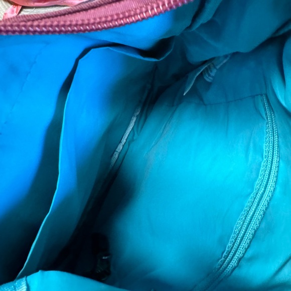 Travelon Anti-Theft RFID Blocking Travel Bag Burgundy Crossbody/ Shoulder Bag - Picture 6 of 12